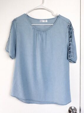 Retrology Chambray Blue Blouse Size M Lace Crochet Sleeve Boho Lightweight Top